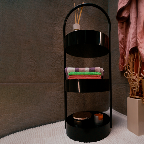 Round modern stainless steel shelving unit with multiple levels for décor and storage وحدة رفوف دائرية من ستانلس ستيل بتصميم حديث مع رفوف متعددة للديكور والتخزين