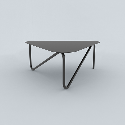 Triangular modern metal coffee table with sculptural legs in living room طاولة قهوة معدنية عصرية بشكل مثلث وأرجل نحتية في غرفة المعيشة