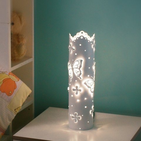 Butterfly shaped stainless steel table lamp with warm ambient lighting مصباح طاولة فولاذي على شكل فراشة مع إضاءة محيطية دافئة